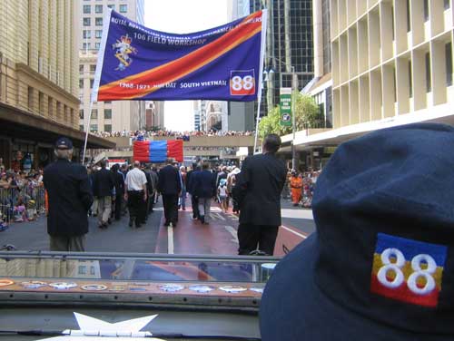 Ex 106 Fd Wksp RAEME Group marching in Brisbane on Anzac Day 2007 js_126